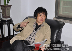 “小行業(yè)”搭建的“大舞臺” ——訪涂附磨具分會理事長 白鴿磨料磨具有限公司董事長胡愛麗