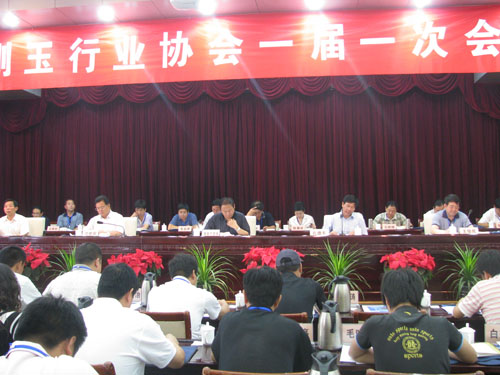 河南省棕剛玉行業協會一屆一次會員大會在紫荊山賓館隆重召開