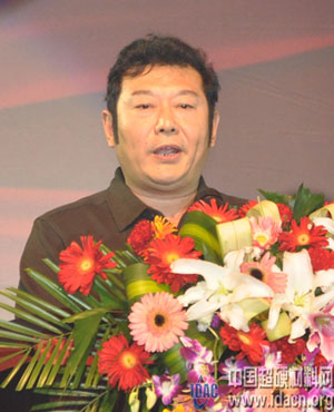 華晶：春風(fēng)駿馬開新紀(jì) 大業(yè)宏圖揚神威