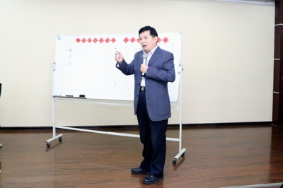 易成大學(xué)2015級(jí)管理人員研修班三次開(kāi)課順利進(jìn)行