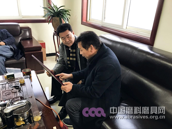 磨料磨具協會秘書長陳鵬走訪武陟磨料磨具產業園
