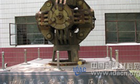 中國第一臺鉸鏈式六面頂金剛石合成壓機紀實