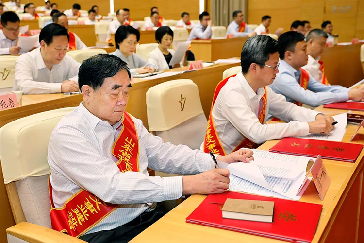 圣泉集團董事長唐一林榮獲“第七屆山東省非公有制經濟人士優秀中國特色社會主義事業建設者”稱號
