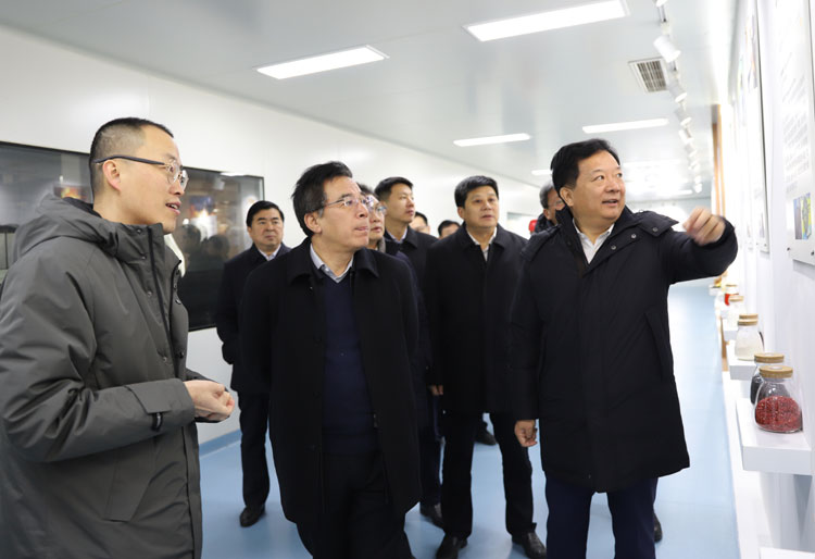 山東省統(tǒng)計(jì)局局長(zhǎng)郭訓(xùn)成一行調(diào)研圣泉集團(tuán)