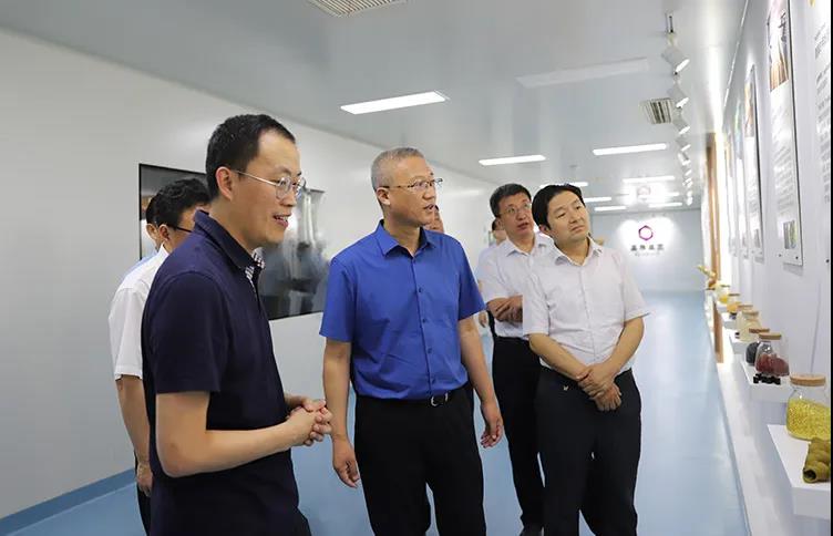 山東省統(tǒng)計(jì)局黨組書記、局長辛樹人一行調(diào)研圣泉集團(tuán)
