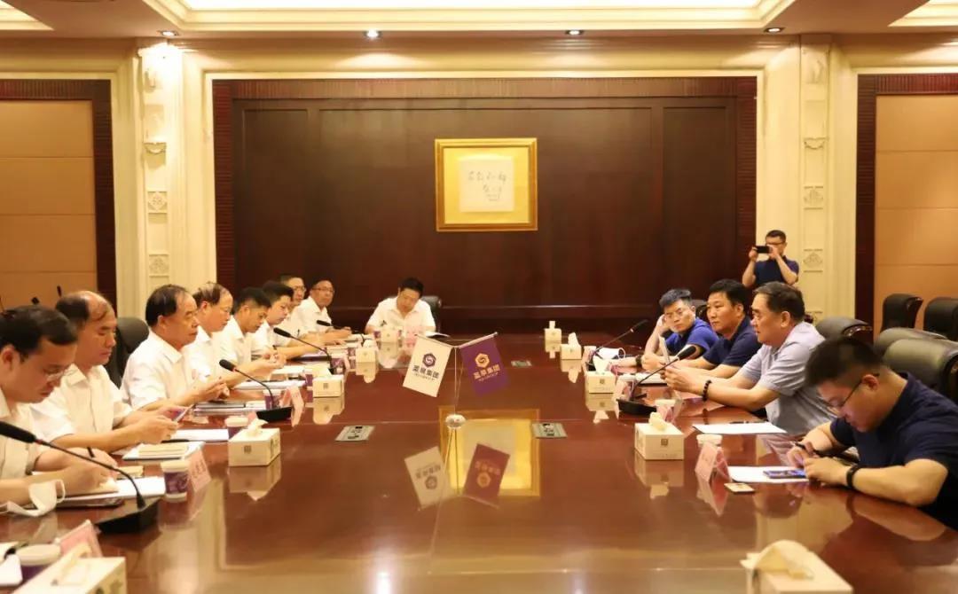 齊峰新材董事長李學(xué)峰一行到圣泉集團(tuán)參觀交流