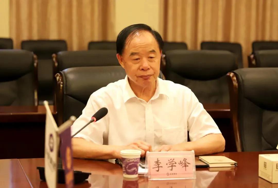 齊峰新材董事長李學(xué)峰一行到圣泉集團(tuán)參觀交流
