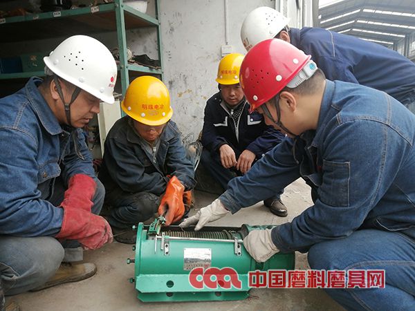 明珠電冶開展內(nèi)部起重工特種設備知識培訓