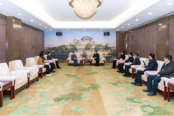 邯鄲市長樊成華會見圣戈班磨料磨具中國區總經理曾玲玲