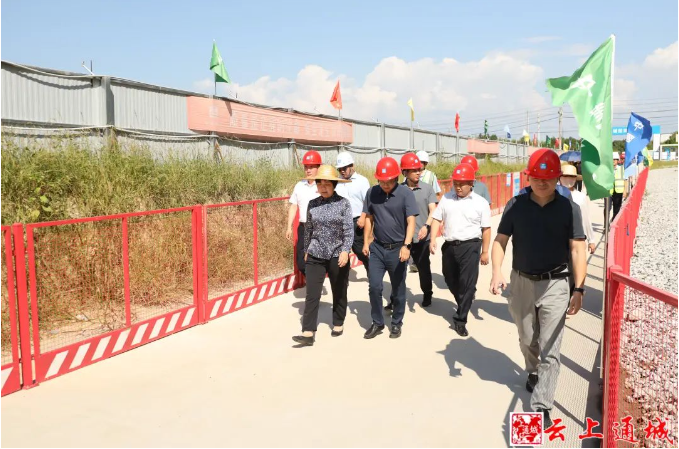 通城縣領導調研研磨產業回歸創業（孵化）園建設工作