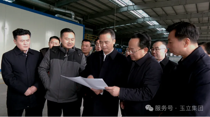 咸寧市委書記周鋒調(diào)研湖北玉立砂帶集團(tuán)